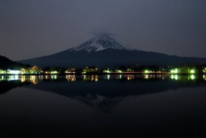 夜の逆さ富士